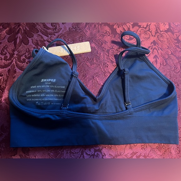 SKIMS SOFT SMOOTHING SEAMLESS BRALETTE - Picture 4 of 5